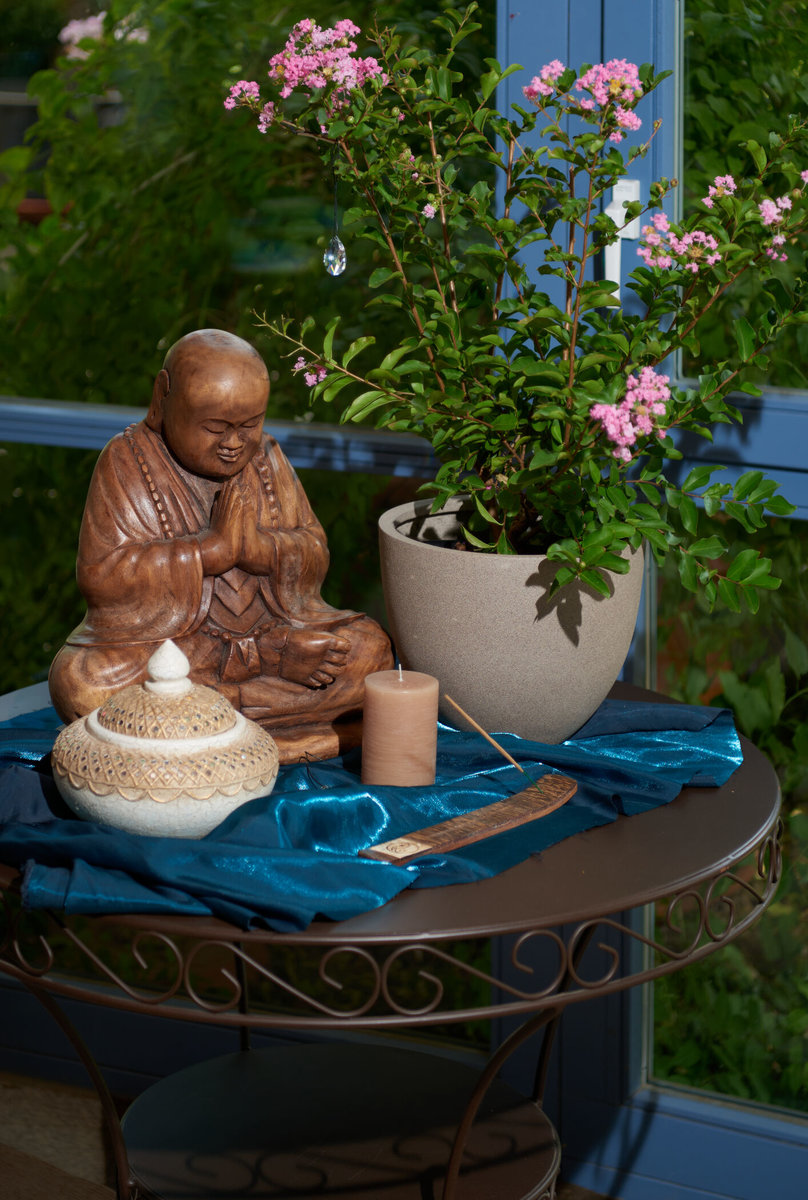 Buddafigur bei DAS GARTEN-HAUS